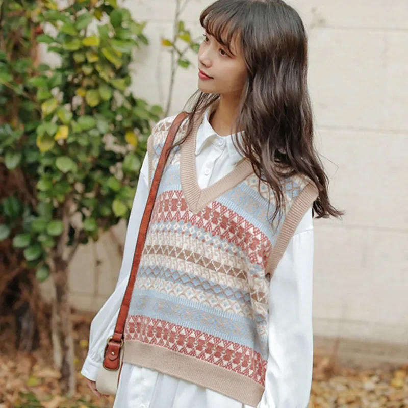 2025 Autumn Winter Vintage Women's V-neck Knitted Sweater Vest Female Waistcoat Casual Short Sleeveless Pullover Tops Pull Femme
2025 Autumn Winter Vintage Women's V-neck Knitted Sweater Vest Female Waistcoat Casual Short Sleeveless Pullover Tops Pull Femme
