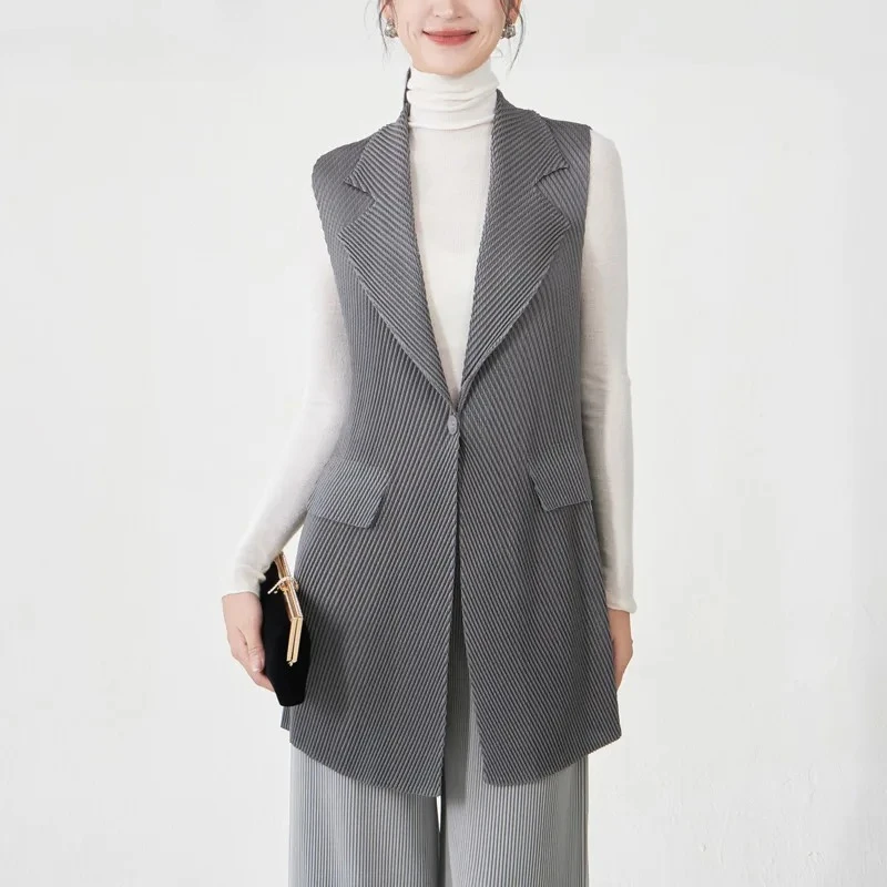 ALSEY Miyake Versatile Solid Color Pleated Vest Suit Collar Sleeveless Single Button Coat Summer 2025 Women's Stylish Casual Top
ALSEY Miyake Versatile Solid Color Pleated Vest Suit Collar Sleeveless Single Button Coat Summer 2025 Women's Stylish Casual Top