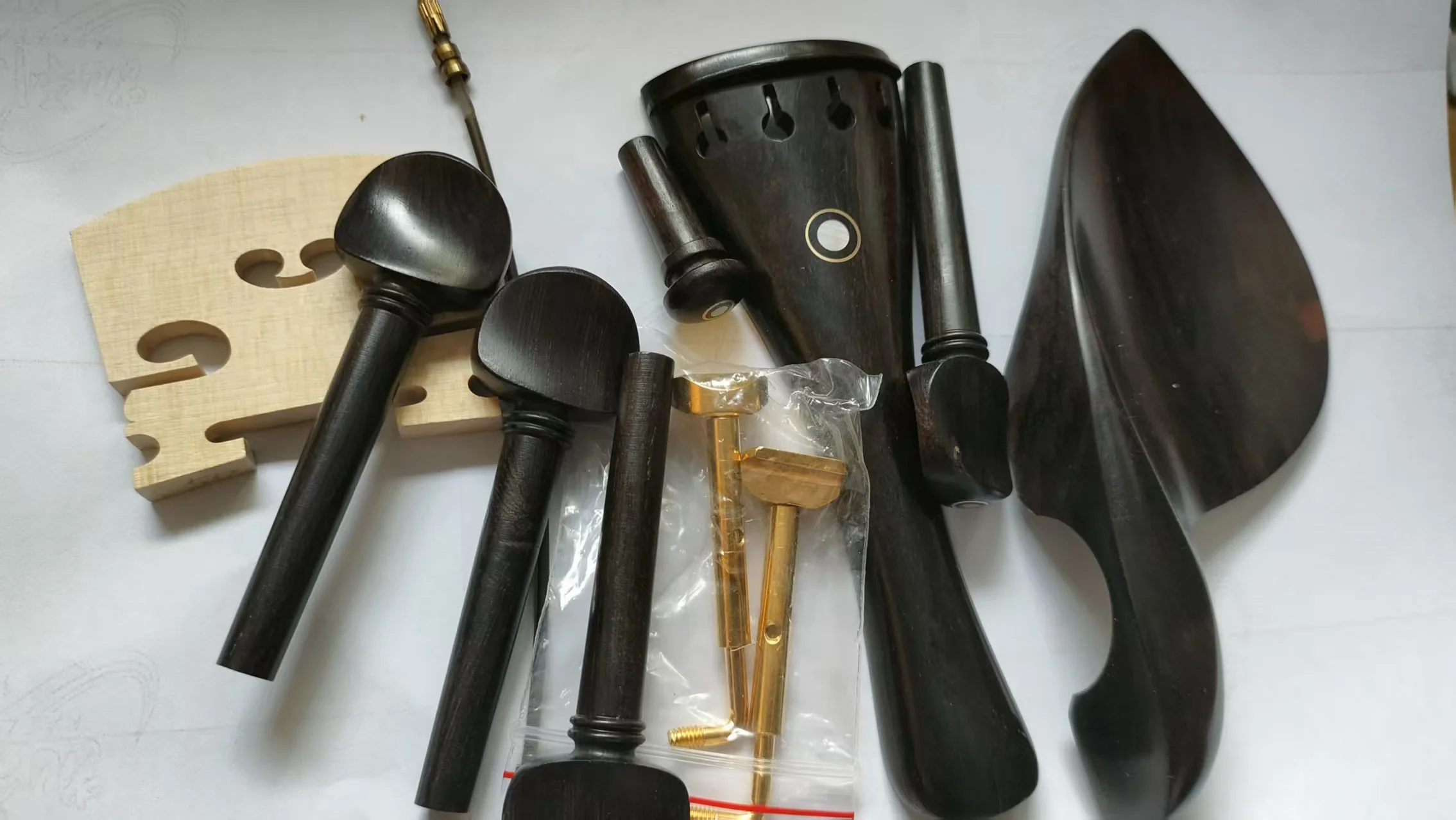 1 Set Black Ebony Violin Fitting with Violin Chin Rest Clmap Tail Gut Bridge 4/4
1 Set Black Ebony Violin Fitting with Violin Chin Rest Clmap Tail Gut Bridge 4/4