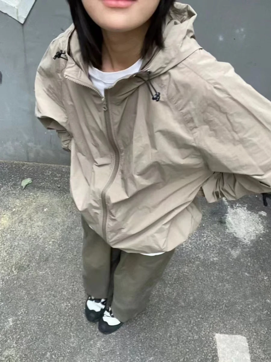 Американская женская летняя уличная свободная тонкая солнцезащитная одежда в стиле ретро в стиле ретро, повседневная студенческая модная одежда 
Американская женская летняя уличная свободная тонкая солнцезащитная одежда в стиле ретро в стиле ретро, повседневная студенческая модная одежда