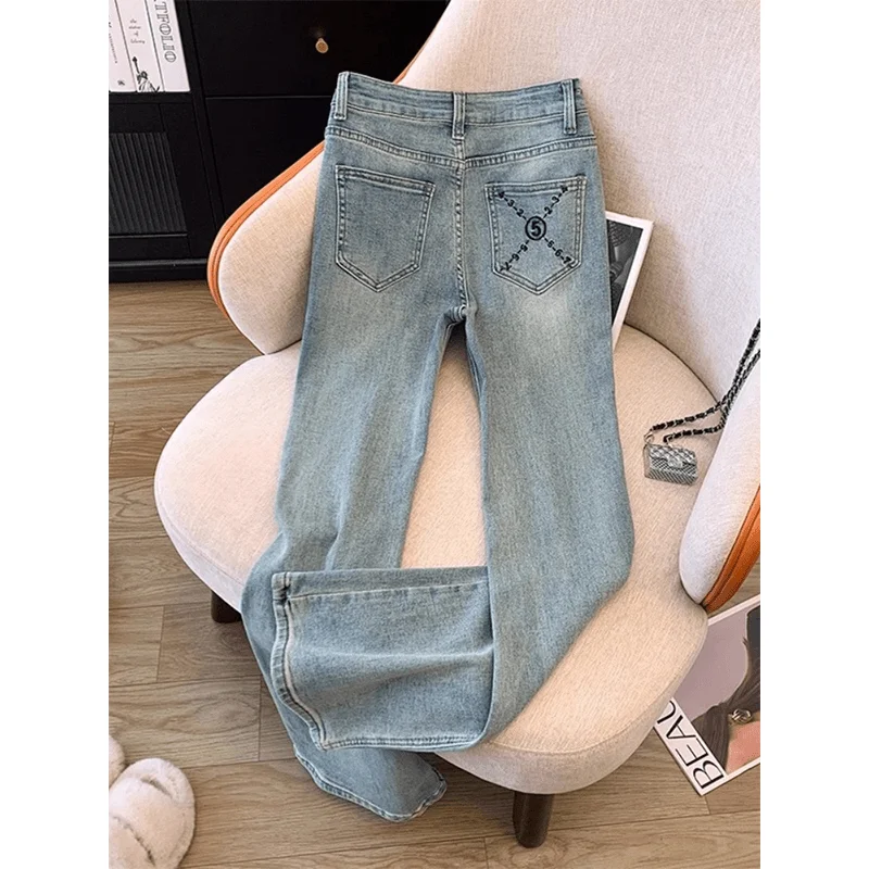 Джинсы-колокольчики больших размеров, женские осенние длинные брюки с высокой талией для похудения, модные расклешенные джинсовые брюки для молодых женщин
Джинсы-колокольчики больших размеров, женские осенние длинные брюки с высокой талией для похудения, модные расклешенные джинсовые брюки для молодых женщин