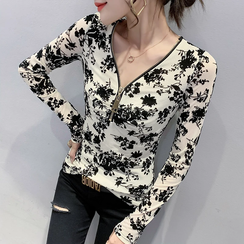 2023 New Fall Winter European Clothes Flocking T-Shirt Women Chic Sexy V-Neck Zipper Patchwork Mesh Tops Long Sleeve Tees 38055
2023 New Fall Winter European Clothes Flocking T-Shirt Women Chic Sexy V-Neck Zipper Patchwork Mesh Tops Long Sleeve Tees 38055