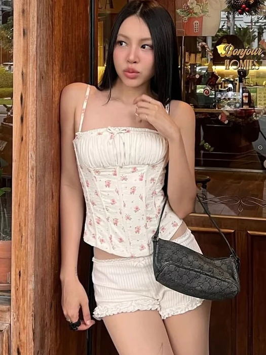Floral Print ter Ne ort Crop Top Women's Slim Fit Vest Sweet Sle Cotton Blend Fabric Summer 2025 Trendy Piece
Floral Print ter Ne ort Crop Top Women's Slim Fit Vest Sweet Sle Cotton Blend Fabric Summer 2025 Trendy Piece