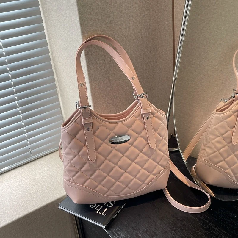 2026 Chic Embroidered Tote Bag for Women - Spacious & Stylish Shoulder Handbag with Fixed Strap, Polyester Lined, Faux Leather
2026 Chic Embroidered Tote Bag for Women - Spacious & Stylish Shoulder Handbag with Fixed Strap, Polyester Lined, Faux Leather