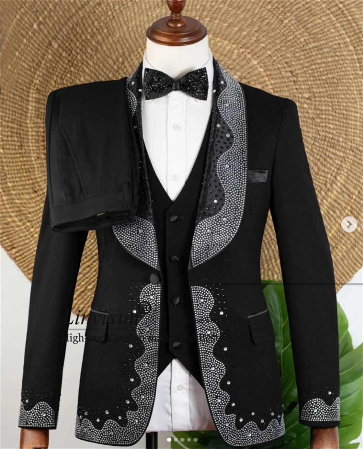 Glitter Beaded Crystals Men Suits Customized Slim Ropa Hombre Shwal Lapel 3 Piece Sets Male Prom Blazers Wedding Groom Tuxeos
Glitter Beaded Crystals Men Suits Customized Slim Ropa Hombre Shwal Lapel 3 Piece Sets Male Prom Blazers Wedding Groom Tuxeos