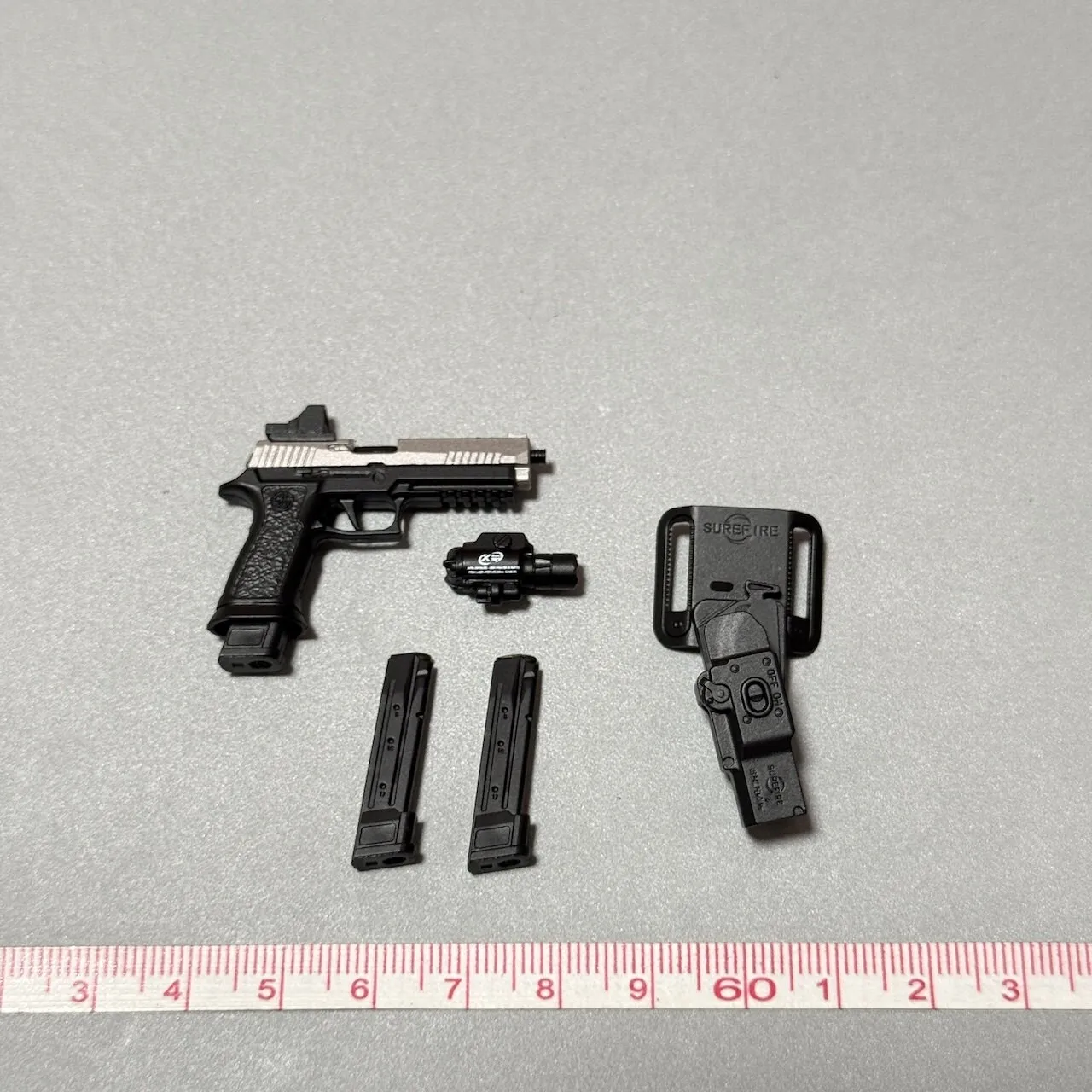 ES 26073B 1/6 Scale Soldier P320X5 Model for12'' FOG Paramilitary Forces
ES 26073B 1/6 Scale Soldier P320X5 Model for12'' FOG Paramilitary Forces