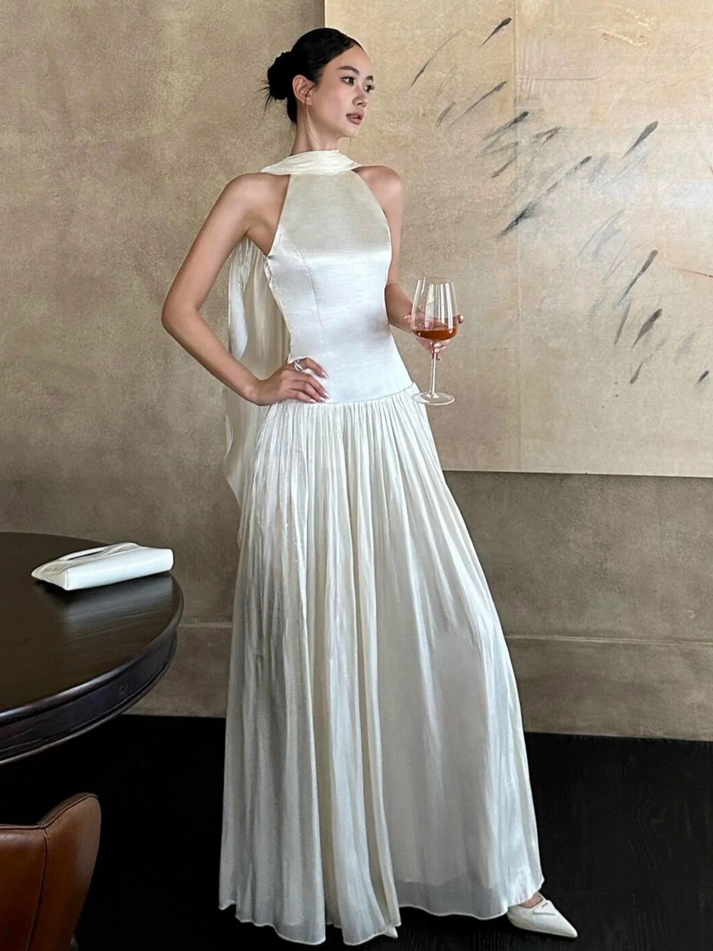 White Elegant Vintage Prom Dresses Halter Design Ribbon Sleeveless Backless Daily Party Wedding Formal Occasion Evening Gowns 
White Elegant Vintage Prom Dresses Halter Design Ribbon Sleeveless Backless Daily Party Wedding Formal Occasion Evening Gowns