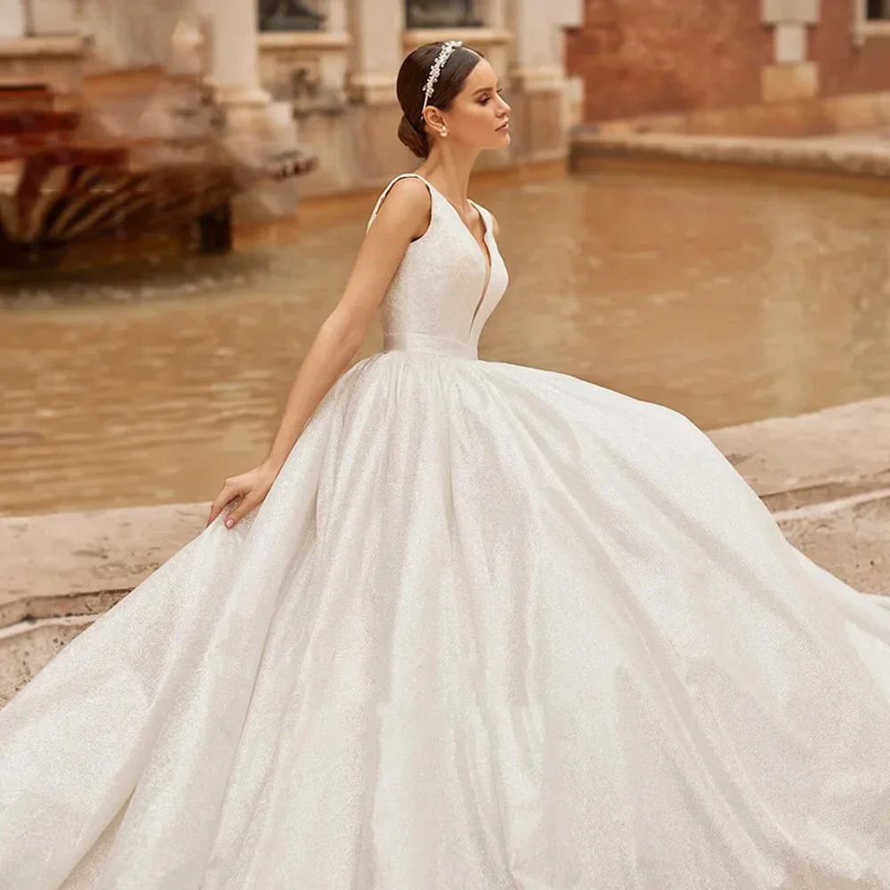 Customized Elegant Glistening Princess A Line Wedding Dress V-neck Sleeveless Satin Backless Bridal Gown Floor Length Ball Gown
Customized Elegant Glistening Princess A Line Wedding Dress V-neck Sleeveless Satin Backless Bridal Gown Floor Length Ball Gown