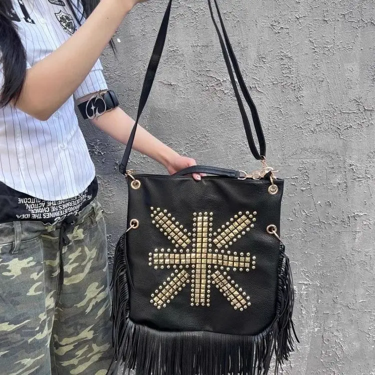 Original Design New Retro Large Capacity Shoulder Bag Women Rivet Fringe Hot Girl Style Crossbody Bag Сумка Женская Hot Sale
Original Design New Retro Large Capacity Shoulder Bag Women Rivet Fringe Hot Girl Style Crossbody Bag Сумка Женская Hot Sale