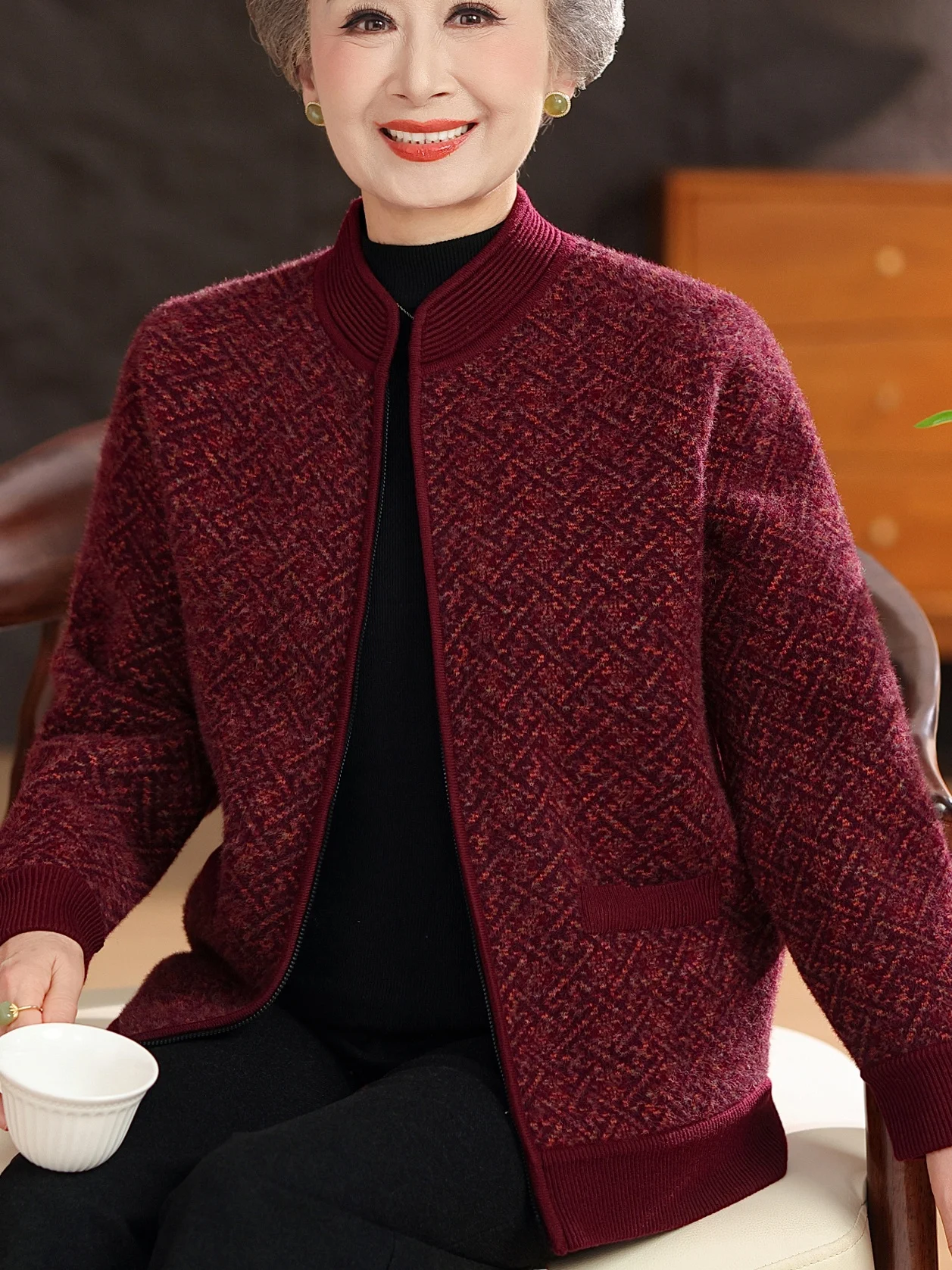 Faionable Knitted Fce Lined Stand Collar Zipper Coat for Middle Aged And ly Women Autumn Winter Outerwear Warmth
Faionable Knitted Fce Lined Stand Collar Zipper Coat for Middle Aged And ly Women Autumn Winter Outerwear Warmth