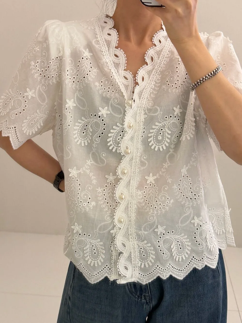 East Gate Vintage Lace Embroidery V-neck Short Sleeve Women's Shirt Elegant Atmosphere Top Breathable Comfortable Skin-friendly
East Gate Vintage Lace Embroidery V-neck Short Sleeve Women's Shirt Elegant Atmosphere Top Breathable Comfortable Skin-friendly