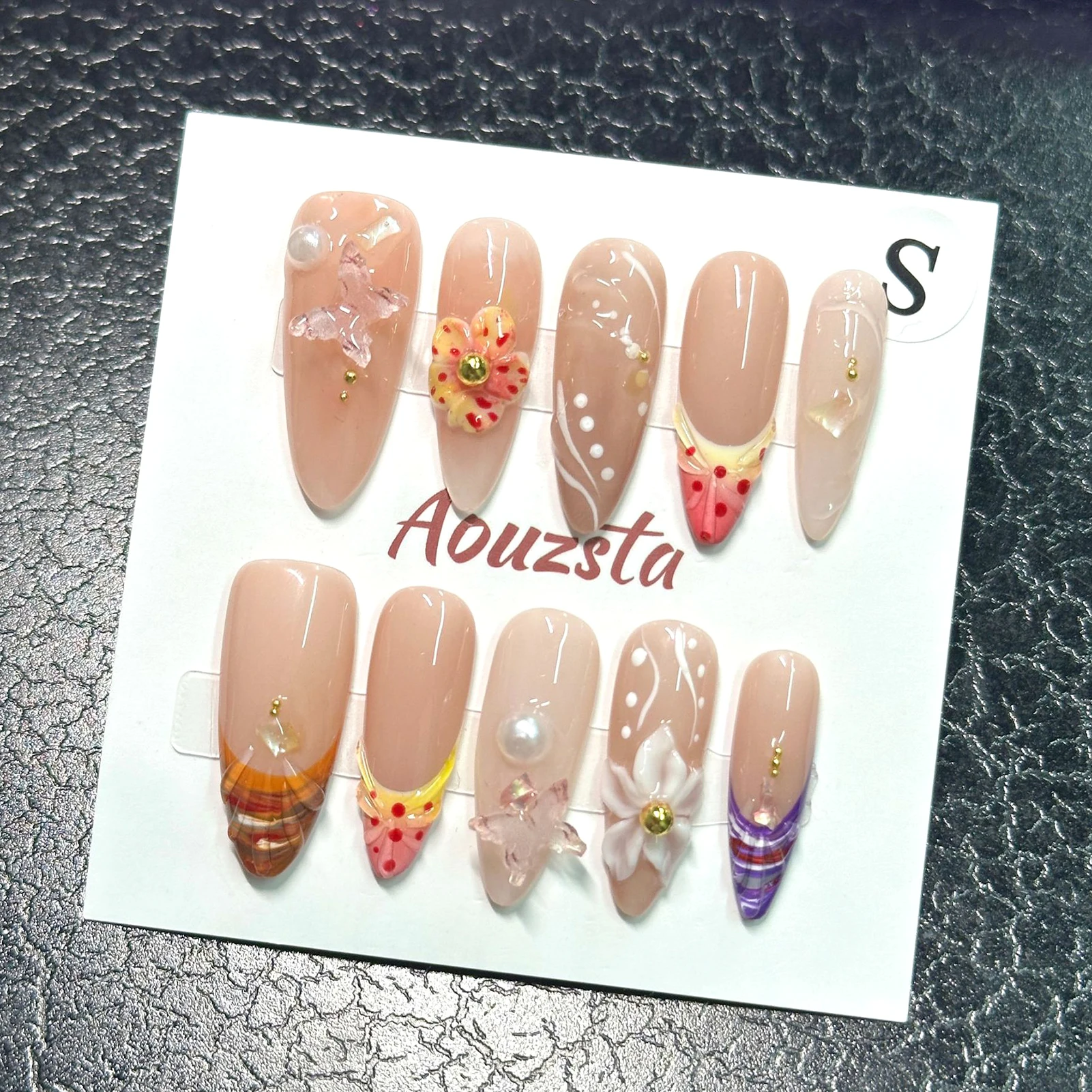 Handmade Long Oval Fake Nails with 3d Carved Flowers Japanese Press on Nails Ins French Press on Nails Detachable False Nails
Handmade Long Oval Fake Nails with 3d Carved Flowers Japanese Press on Nails Ins French Press on Nails Detachable False Nails