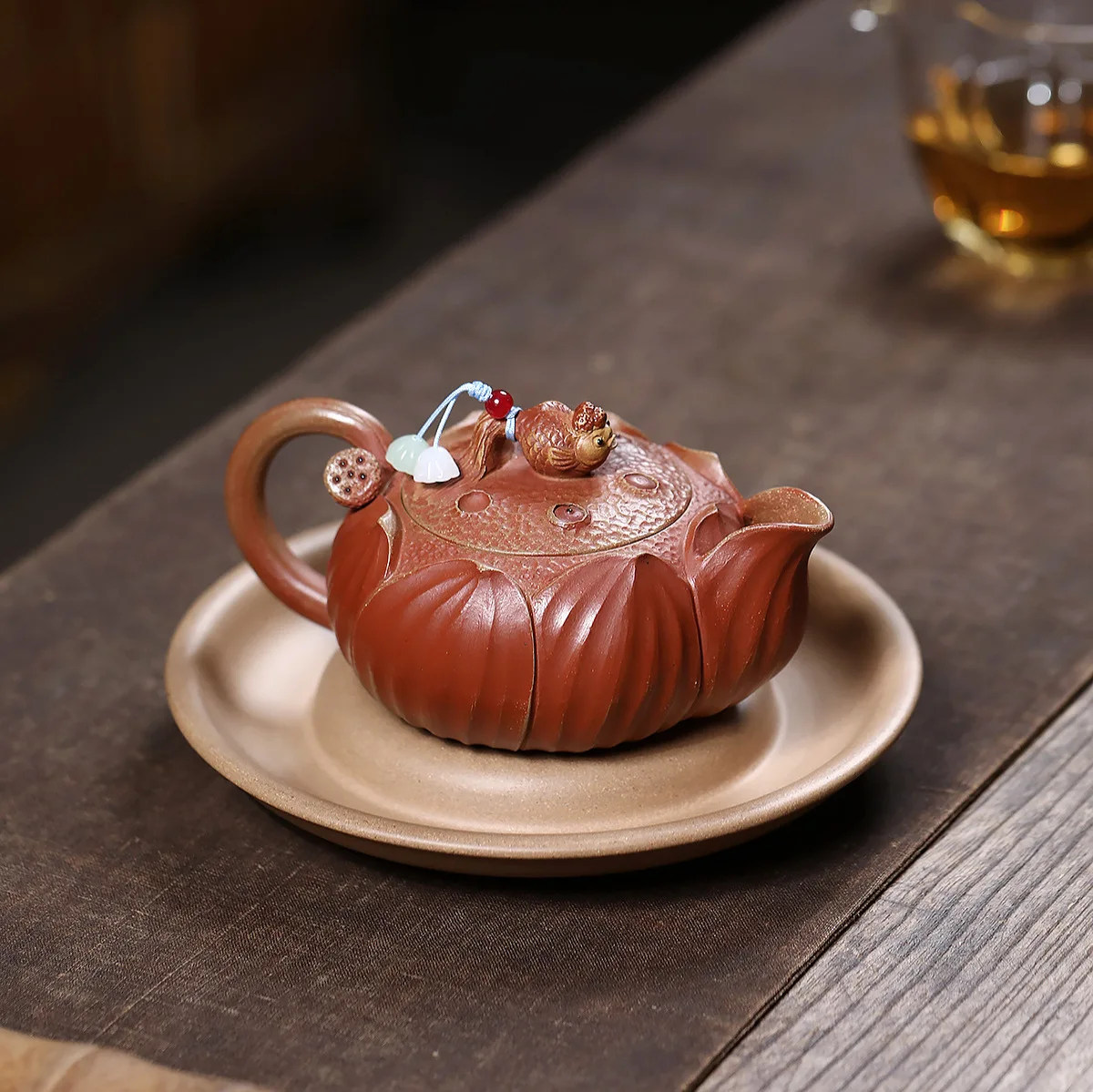 Handmade Yixing Purple Clay Pot Famous Ore Old Segment Mud Bionic Happy Fish Pitcher Teapot Card Cover 250C
Handmade Yixing Purple Clay Pot Famous Ore Old Segment Mud Bionic Happy Fish Pitcher Teapot Card Cover 250C