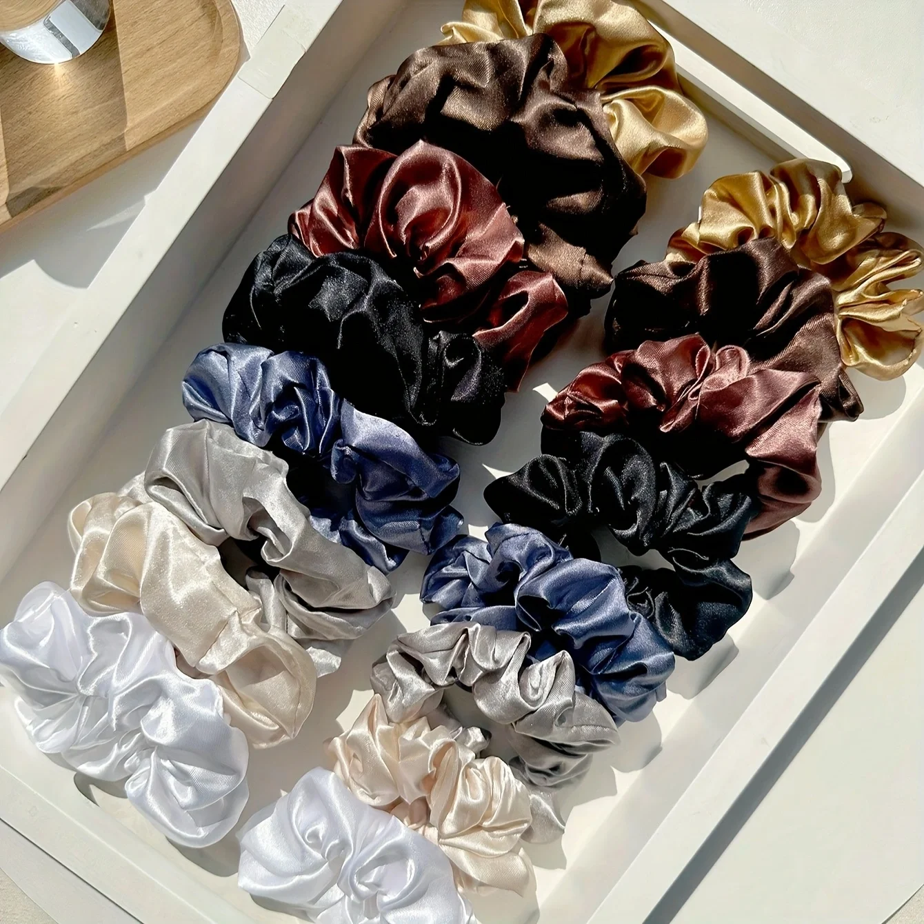 16 piece set of random color and size women's solid color large intestine headband high elasticity headband, soft satin headband
16 piece set of random color and size women's solid color large intestine headband high elasticity headband, soft satin headband