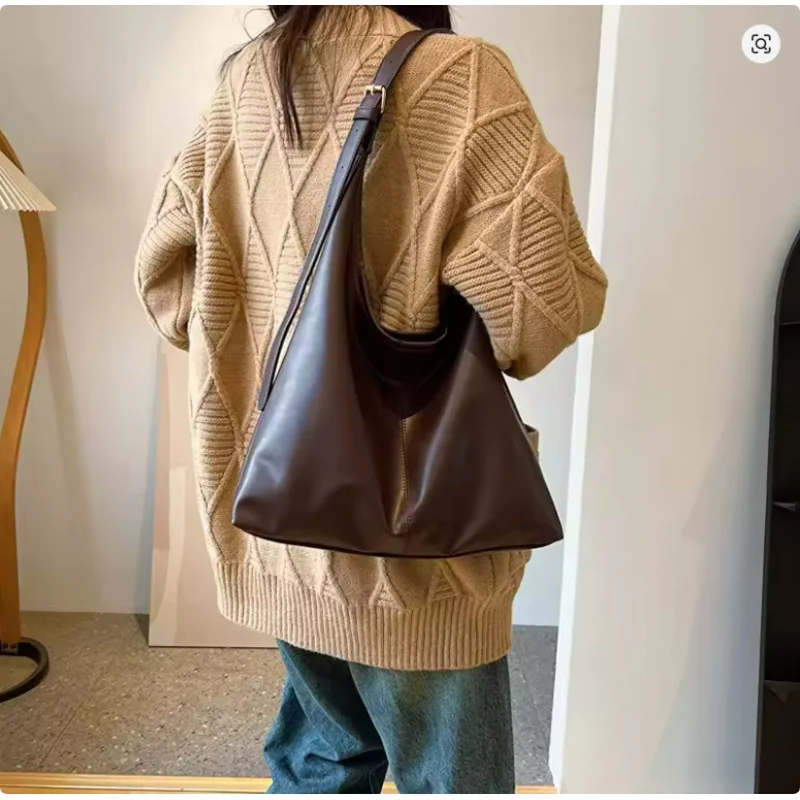 New Soft PU Leather Tote Bag Large Capacity Simple Women Shoulder Bag Hobo Bag Retro Tote Bag for Commute Shopping
New Soft PU Leather Tote Bag Large Capacity Simple Women Shoulder Bag Hobo Bag Retro Tote Bag for Commute Shopping