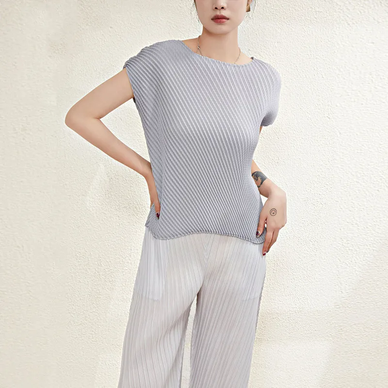 Summer T-Shirts For Women 45-75kg 2023 New Round Neck Solid Color Stretch Loose Miyake Pleated Tops Female
Summer T-Shirts For Women 45-75kg 2023 New Round Neck Solid Color Stretch Loose Miyake Pleated Tops Female