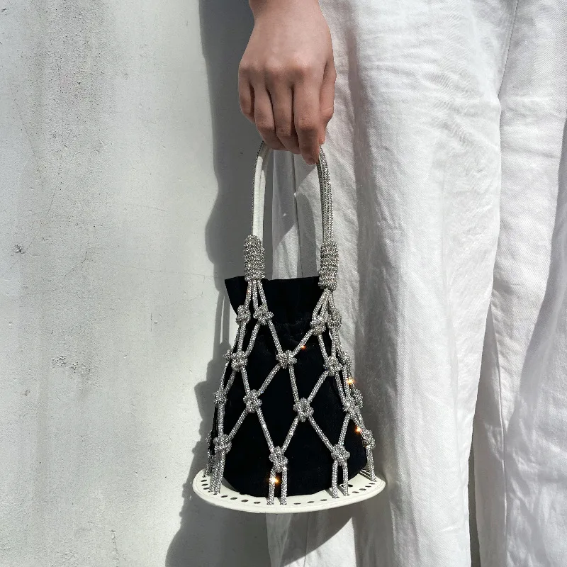 Роскошная женская сумка ручной работы с блестящей веревкой и блестящими бриллиантами, вечерняя сумка, кошелек-клатч для свадебной вечеринки, сумка на плечо
Роскошная женская сумка ручной работы с блестящей веревкой и блестящими бриллиантами, вечерняя сумка, кошелек-клатч для свадебной вечеринки, сумка на плечо