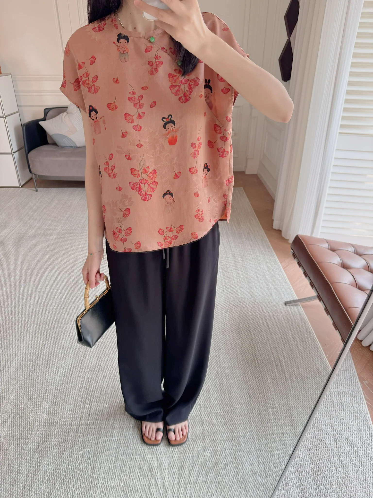 Cute Tang Dynas Lady New Chinese Sle Silk ort Sve Stand Collar Traditional Embroidery Artistic Printed Top
Cute Tang Dynas Lady New Chinese Sle Silk ort Sve Stand Collar Traditional Embroidery Artistic Printed Top