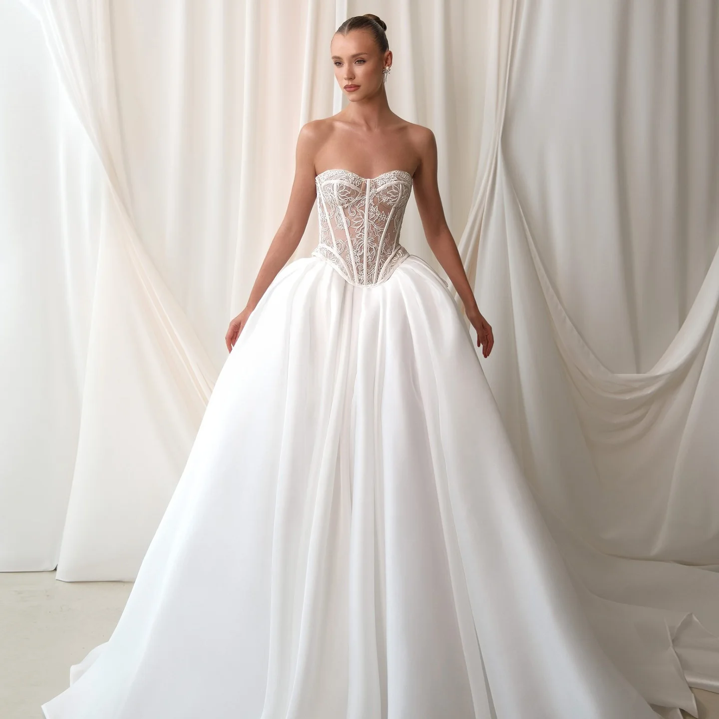 Sharon Said 2025 Elegant Sweetheart Off White Satin Wedding Dress With Bow SLeeveless Ball Gown Bride Gowns SW128 Customized
Sharon Said 2025 Elegant Sweetheart Off White Satin Wedding Dress With Bow SLeeveless Ball Gown Bride Gowns SW128 Customized