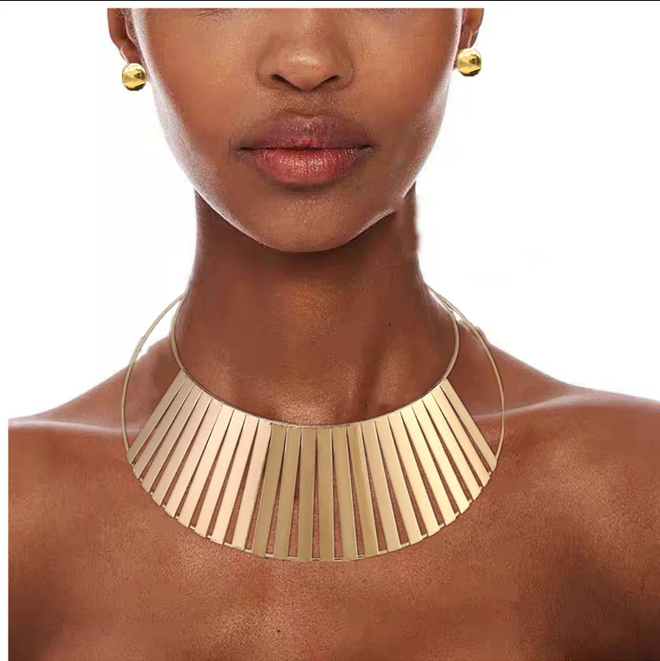 European exaggerated punk collar metal women's necklace African women's collar choker fan necklace foreign trade
European exaggerated punk collar metal women's necklace African women's collar choker fan necklace foreign trade