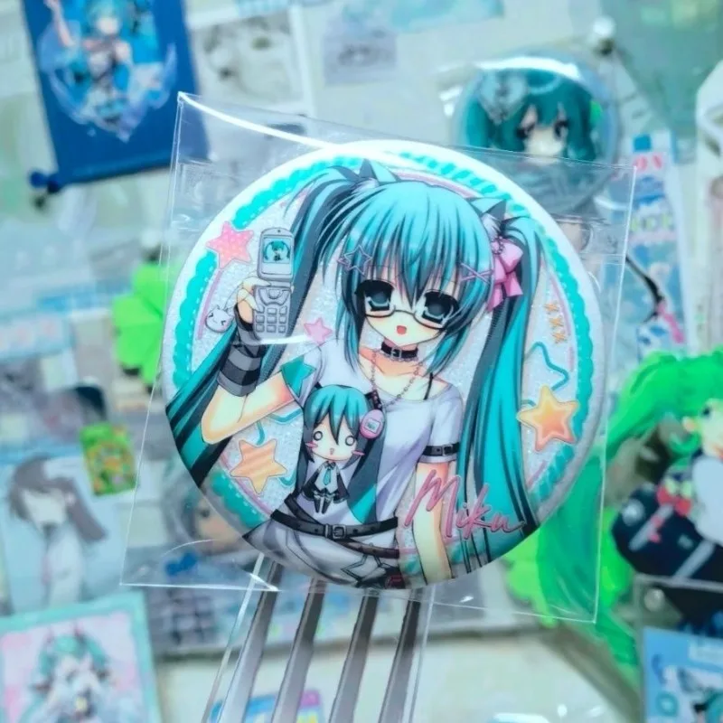 Новый значок Hatsune Miku -Project DIVA- в стиле аниме, 58 мм, с красивым рисунком, из жести с мелким блеском
Новый значок Hatsune Miku -Project DIVA- в стиле аниме, 58 мм, с красивым рисунком, из жести с мелким блеском