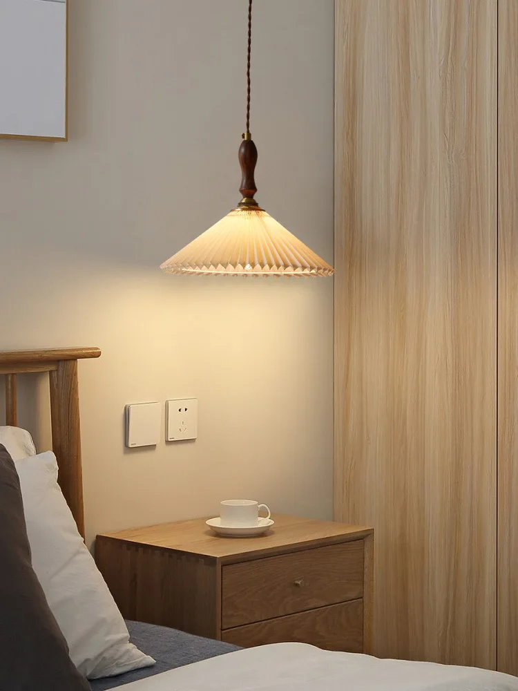 Bedroom bedside bar lamp designer creative personality Internet celebrity high sense modern simple French retro small chandelier
Bedroom bedside bar lamp designer creative personality Internet celebrity high sense modern simple French retro small chandelier