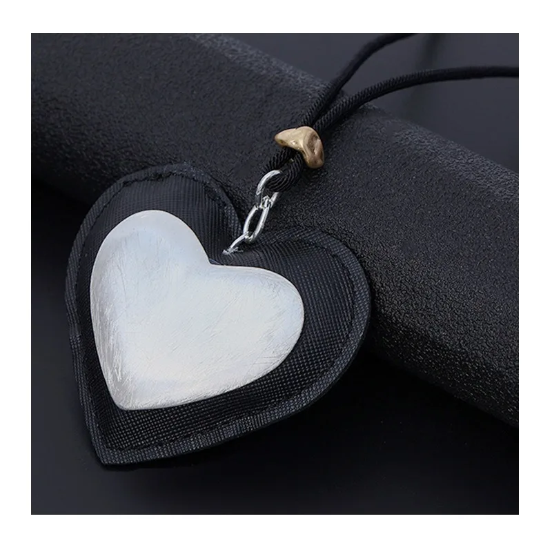 Special for New Necklaces, Retro Big Peach Heart Premium Sweater Chain, Women's Long Necklace.
Special for New Necklaces, Retro Big Peach Heart Premium Sweater Chain, Women's Long Necklace.