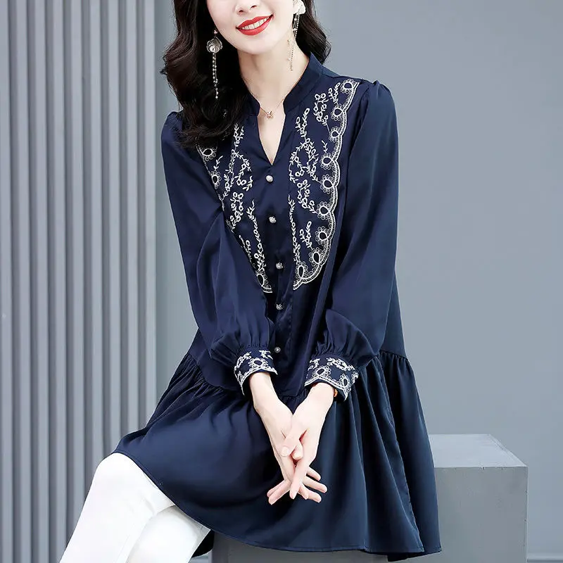 Blouse female 2023 spring small shirt national heavy work embroidery T -shirts v neck foreign mid -length doll blouse female
Blouse female 2023 spring small shirt national heavy work embroidery T -shirts v neck foreign mid -length doll blouse female