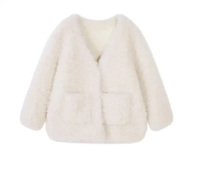 Fashion Lamb Wool and Plush Thick Coat for Women's Winter Long Style Double Pocket Loose Women Casual Long Sleeve Coats
Fashion Lamb Wool and Plush Thick Coat for Women's Winter Long Style Double Pocket Loose Women Casual Long Sleeve Coats