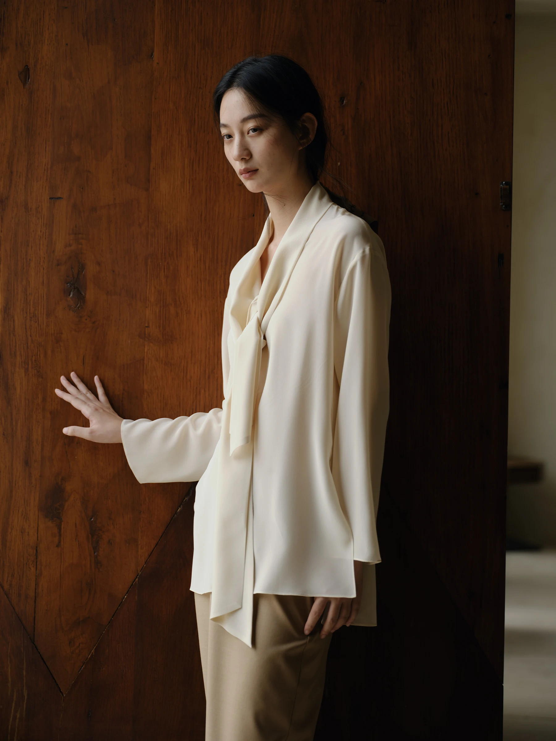 Шелковая майка Commuse Memory Early Autumn Gentle Ne-Tie с длинным рукавом, свободного кроя, дышащая, однотонная
Шелковая майка Commuse Memory Early Autumn Gentle Ne-Tie с длинным рукавом, свободного кроя, дышащая, однотонная