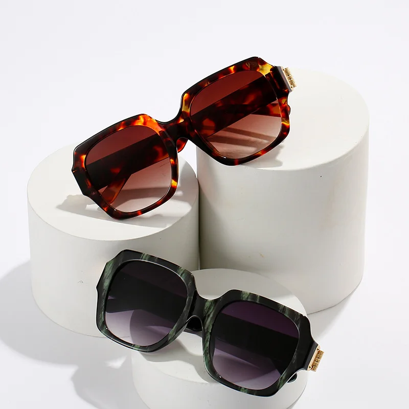 Summer Trending 2022 Luxury Fashion Leopard New Unisex Retro Steampunk Champagne Decorative Glasses Gothic Punk Square 90s
Summer Trending 2022 Luxury Fashion Leopard New Unisex Retro Steampunk Champagne Decorative Glasses Gothic Punk Square 90s