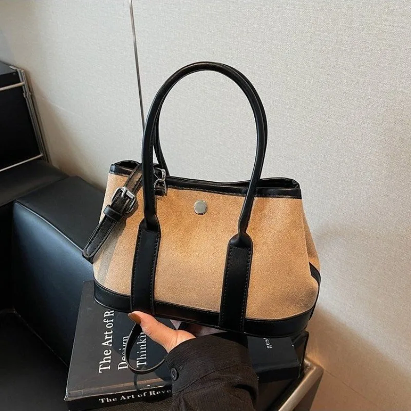 Vintage Simple Letter Logo Diaper Bag Minimalist Casual Elegant Leather Crossbody Bag Large Capacity For Women Commuter
Vintage Simple Letter Logo Diaper Bag Minimalist Casual Elegant Leather Crossbody Bag Large Capacity For Women Commuter