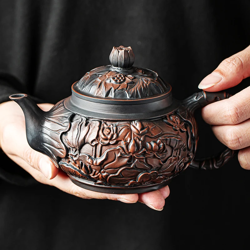Vintage Purple Pottery Teapot Hand Carved Lotus Teapot Ceramic Teapot Single Pot Kung Fu Tea Set Accessories
Vintage Purple Pottery Teapot Hand Carved Lotus Teapot Ceramic Teapot Single Pot Kung Fu Tea Set Accessories