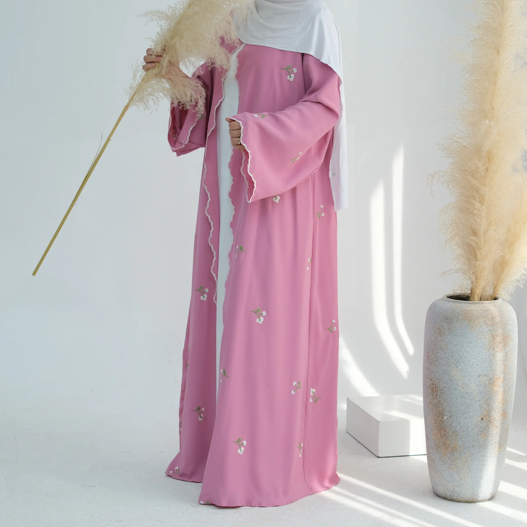Dubai Open Abayas for Women Embroidery Muslim Dress Turkey Kaftan Kebaya Ramadan Eid Islam Jalabiya Caftan Marocain Femme Robe
Dubai Open Abayas for Women Embroidery Muslim Dress Turkey Kaftan Kebaya Ramadan Eid Islam Jalabiya Caftan Marocain Femme Robe