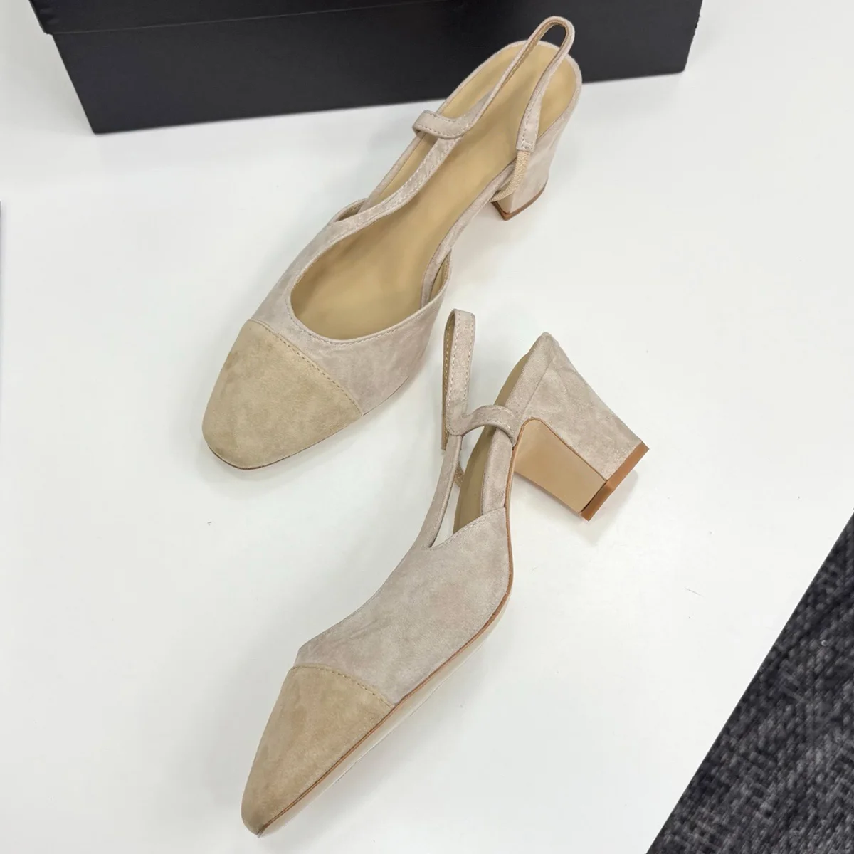 2026 Women's Suede Two-Tone Cap Toe Slingback Mid-Heels, Square Toe Slip-On Sandals, Chic Retro Footwear for Office YYT25062566
2026 Women's Suede Two-Tone Cap Toe Slingback Mid-Heels, Square Toe Slip-On Sandals, Chic Retro Footwear for Office YYT25062566