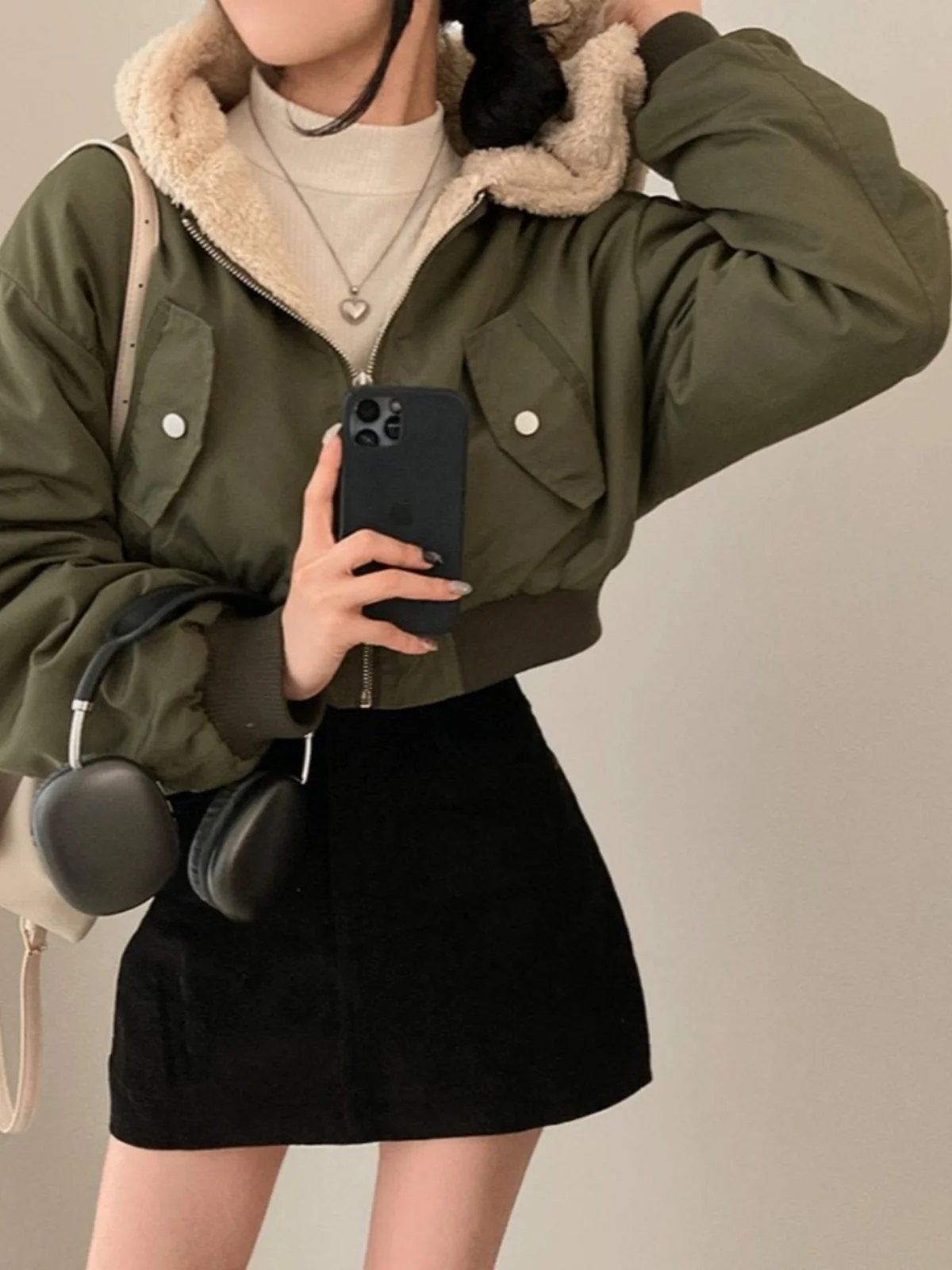 Winter Thickened Warm Lamb Fur Short Cotton Jacket Zipper Hooded Double-Sided Wear Cotton Coat for Women Korean Style Loose Fit
Winter Thickened Warm Lamb Fur Short Cotton Jacket Zipper Hooded Double-Sided Wear Cotton Coat for Women Korean Style Loose Fit