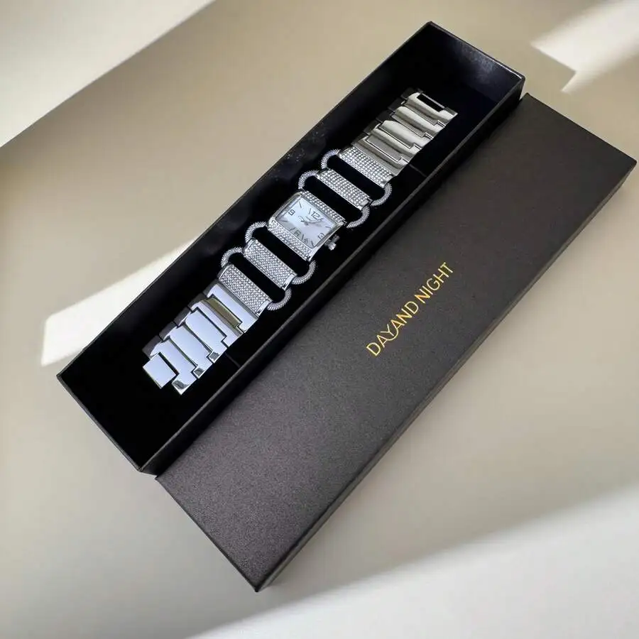 DAYAND NIGHT 2025 New Women's Quartz Watch – Luxurious Diamond Elegant Gold/Silver Fashion Wristwatch, Unique Design, Party
DAYAND NIGHT 2025 New Women's Quartz Watch – Luxurious Diamond Elegant Gold/Silver Fashion Wristwatch, Unique Design, Party