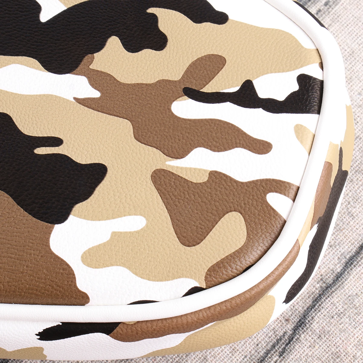 Camouflage Putter Cover Premium Golf Club Head Protector Waterproof Velvet Lining Fit Mallet Style Pusher Sleeve
Camouflage Putter Cover Premium Golf Club Head Protector Waterproof Velvet Lining Fit Mallet Style Pusher Sleeve