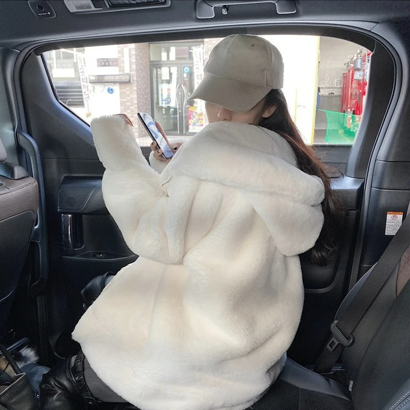 Autumn/Winter 2026 Fashionable Loose Laid-back Style Lambskin Fur Hooded Jacket Thickened Faux Fur Fleece Zipper Warm Outerwear
Autumn/Winter 2026 Fashionable Loose Laid-back Style Lambskin Fur Hooded Jacket Thickened Faux Fur Fleece Zipper Warm Outerwear