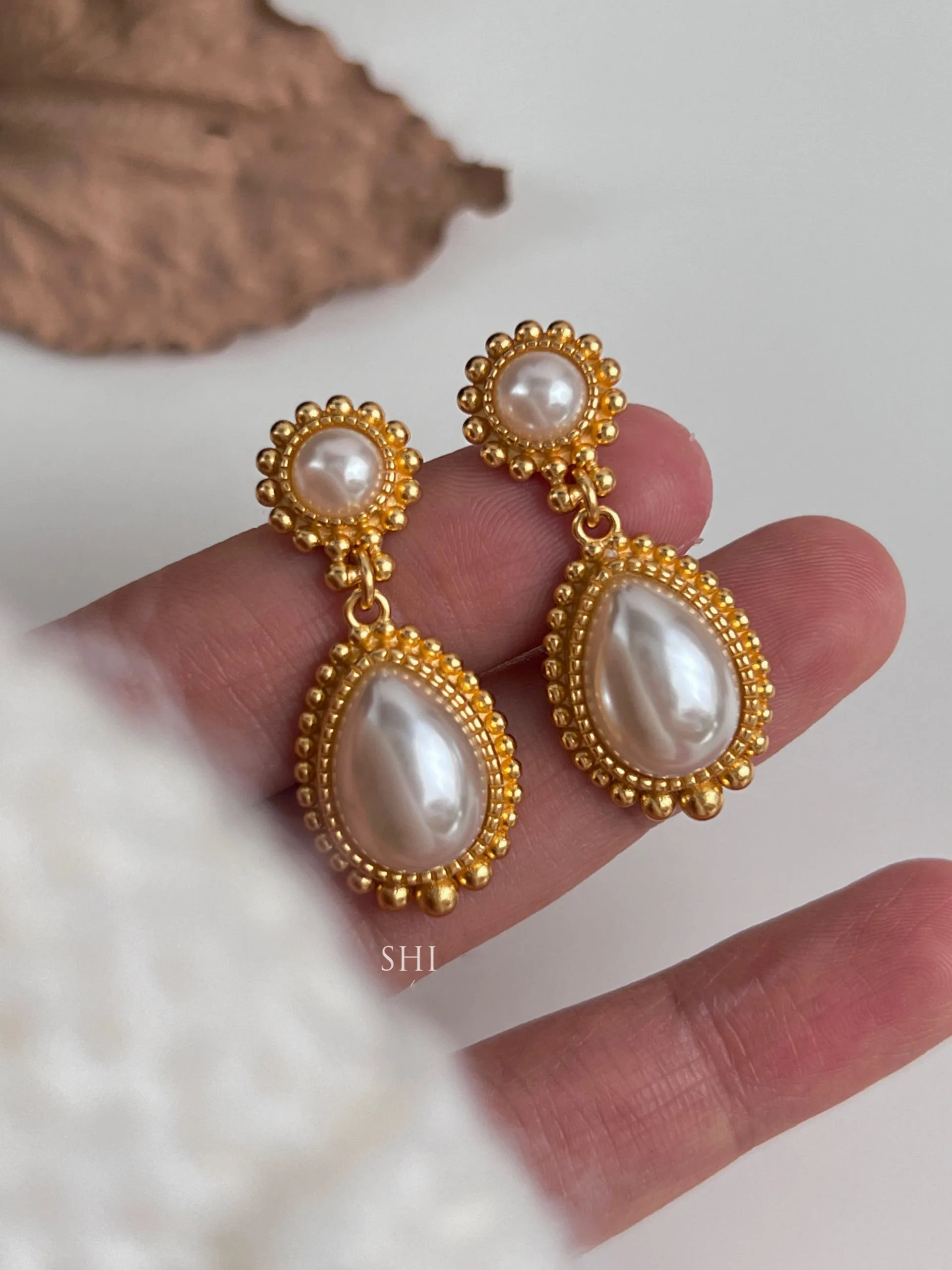 Brass Faux Pearl Water Drop Earrings Women Jewelry Punk Party T Show Gown Runway Korean Japan INS 
Brass Faux Pearl Water Drop Earrings Women Jewelry Punk Party T Show Gown Runway Korean Japan INS