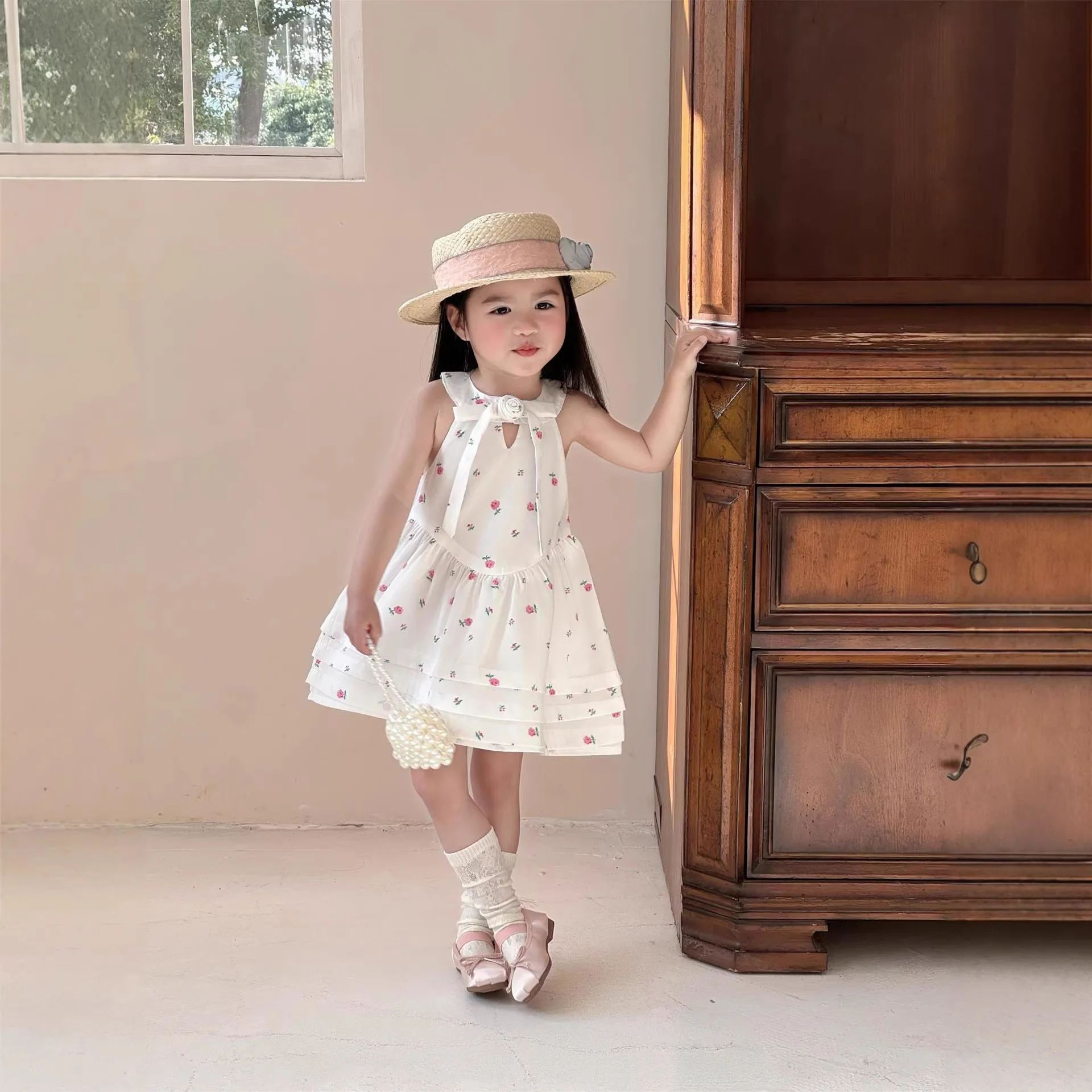 Girls Dress 2026 Spring Summer New Korean Version Sweet Floral Suspender Hanging Neck Vest Skirt Casual Fashion Daily Wear
Girls Dress 2026 Spring Summer New Korean Version Sweet Floral Suspender Hanging Neck Vest Skirt Casual Fashion Daily Wear