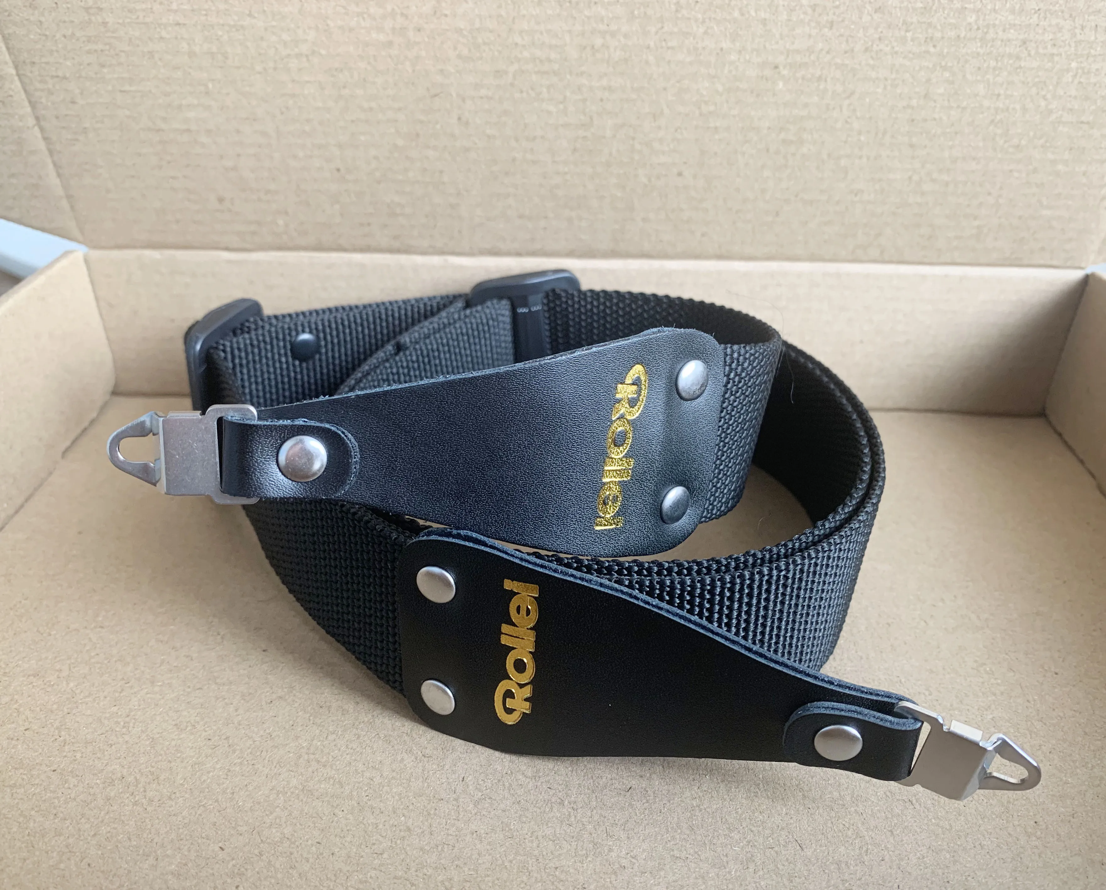 Adjustable Nylon Leather Neck Shoulder Strap for Rollei 2.8GX model 2 1996 - 2000
Adjustable Nylon Leather Neck Shoulder Strap for Rollei 2.8GX model 2 1996 - 2000