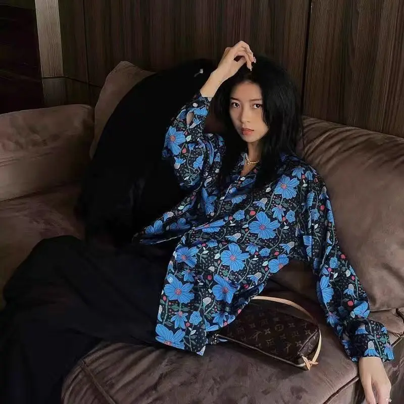Retro Hong Kong Style Long Sleeve Loose Women's Shirt Summer New Floral Print Sun Protection Casual V-neck Breathable Top
Retro Hong Kong Style Long Sleeve Loose Women's Shirt Summer New Floral Print Sun Protection Casual V-neck Breathable Top