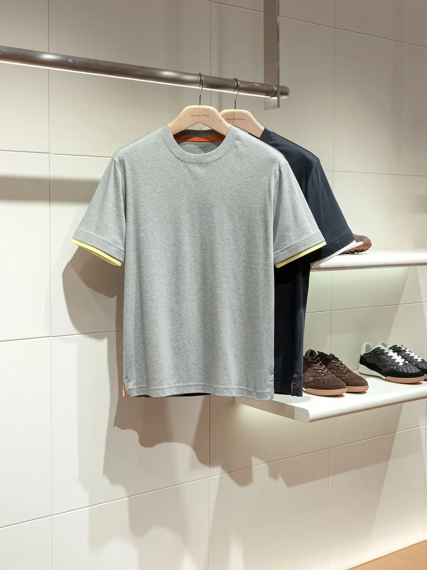 100% cotton mercerizing process treatment, summer men's loose round neck short-sleeved T-shirt
100% cotton mercerizing process treatment, summer men's loose round neck short-sleeved T-shirt