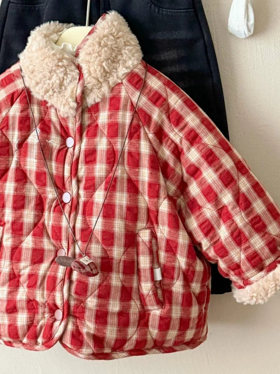 Теплая хлопковая куртка в клетку для девочек, зимняя верхняя одежда, универсальная, защищающая от холода
Теплая хлопковая куртка в клетку для девочек, зимняя верхняя одежда, универсальная, защищающая от холода