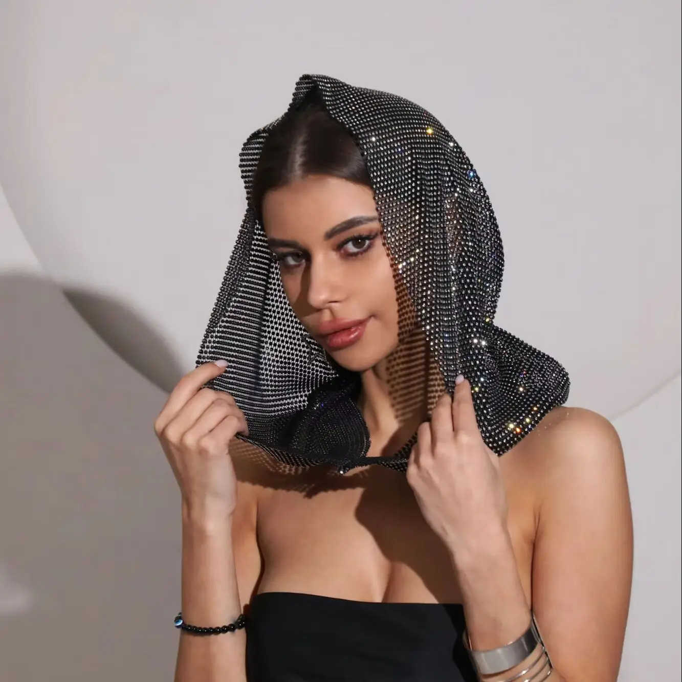 FestivalQueen Sexy Fishnet Hat Individual Party Nightclub Fashion Y2k Accessorie Shiny Kerchief Turban with Rhinestone for Women 
FestivalQueen Sexy Fishnet Hat Individual Party Nightclub Fashion Y2k Accessorie Shiny Kerchief Turban with Rhinestone for Women