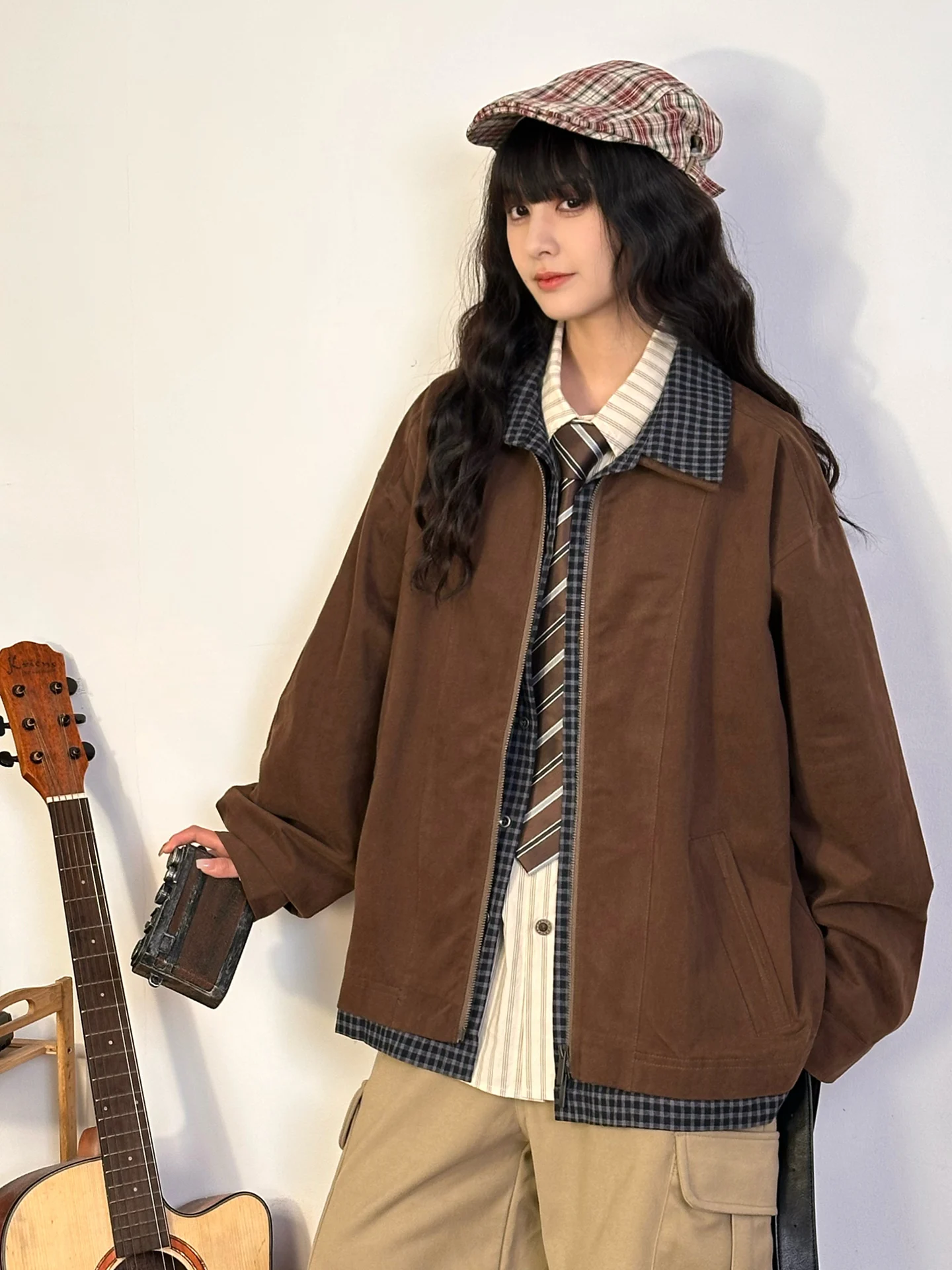 Оригинальная американская ретро-куртка свободного кроя для женщин, повседневная верхняя одежда с воротником, осенняя, уличный стиль, из чистого хлопка, с длинными рукавами, на молнии
Оригинальная американская ретро-куртка свободного кроя для женщин, повседневная верхняя одежда с воротником, осенняя, уличный стиль, из чистого хлопка, с длинными рукавами, на молнии