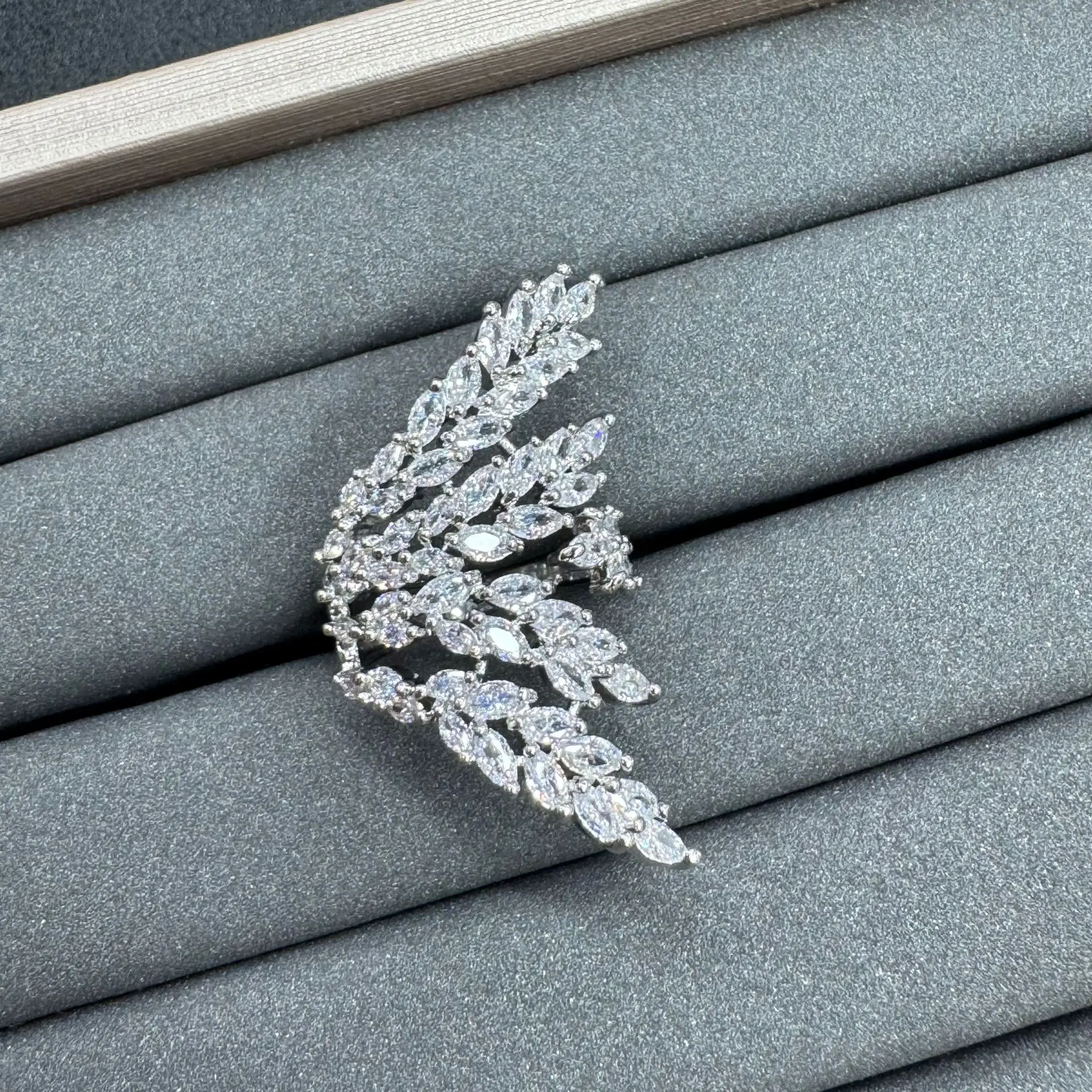 fashion unique adjustable ring for women silver gold color black cubic zirconia ring wring leaf plant
fashion unique adjustable ring for women silver gold color black cubic zirconia ring wring leaf plant