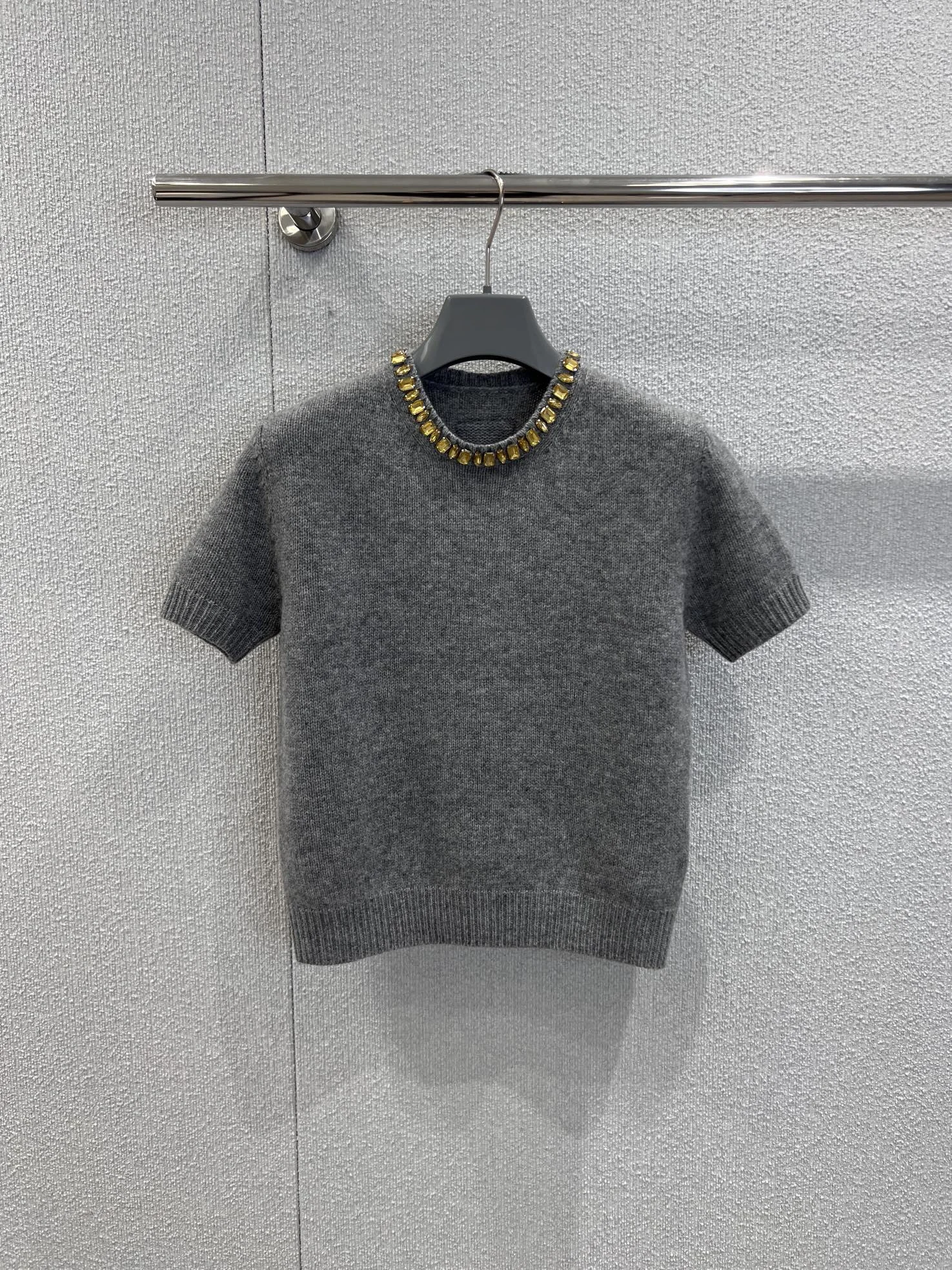 High-Quality Short-Sleeve round Neck Knitted Sweater Women's Grey Versatile Slimming Elegant Top Heavy Embellishment
High-Quality Short-Sleeve round Neck Knitted Sweater Women's Grey Versatile Slimming Elegant Top Heavy Embellishment