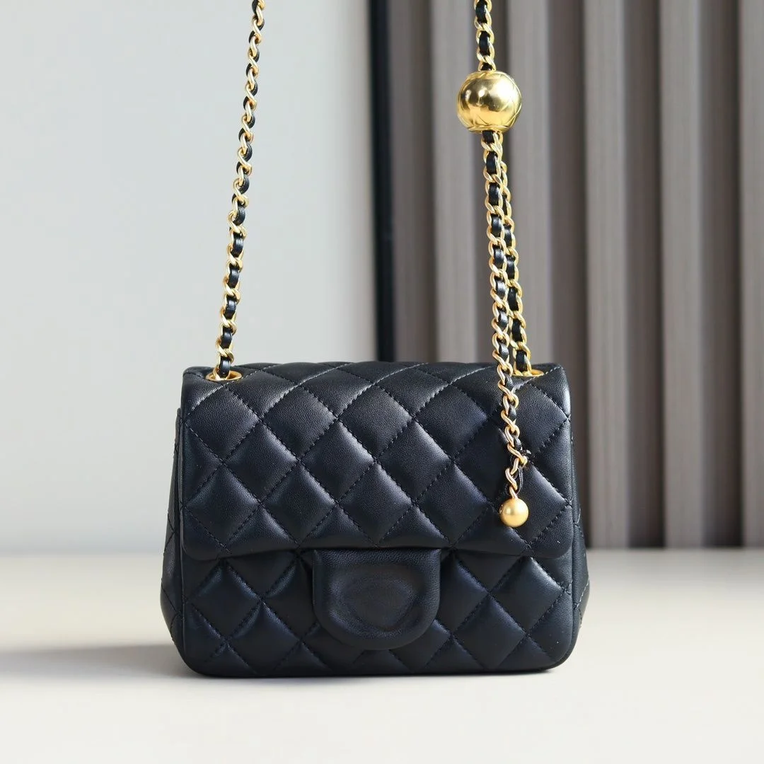 New with a High-End Trendy Square Design Bag Fashionable Chain Shoulder Bag, Casual Simple Crossbody Bag
New with a High-End Trendy Square Design Bag Fashionable Chain Shoulder Bag, Casual Simple Crossbody Bag